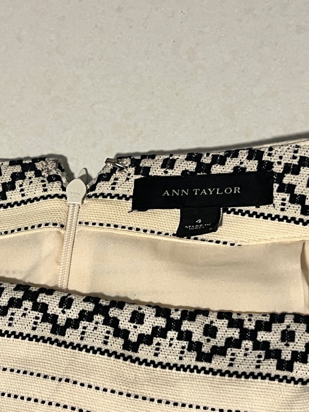 Ann Taylor Cream and Black Striped Geo Knit Pencil Skirt - Picture 2 of 3